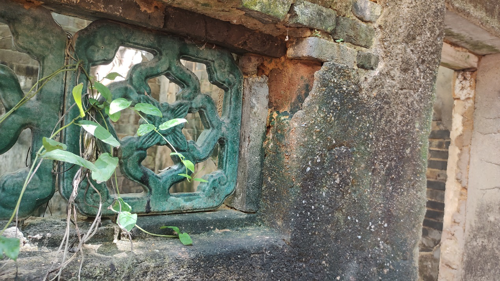 图13 古老的青瓷窗户 二○二四年摄.jpg